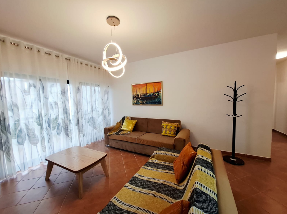 Tirane, jepet me qera apartament 2+1+Ballkon Kati 3, 115 m² 700 € (Myslym Shyri)