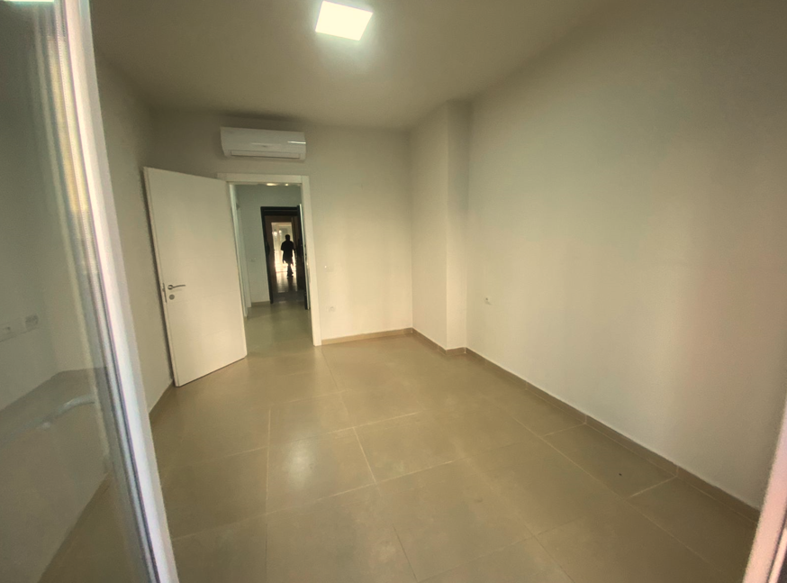 Tirane, jepet me qera zyre Kati 2, 93 m² 1.000 € (Rruga e Kosovareve)