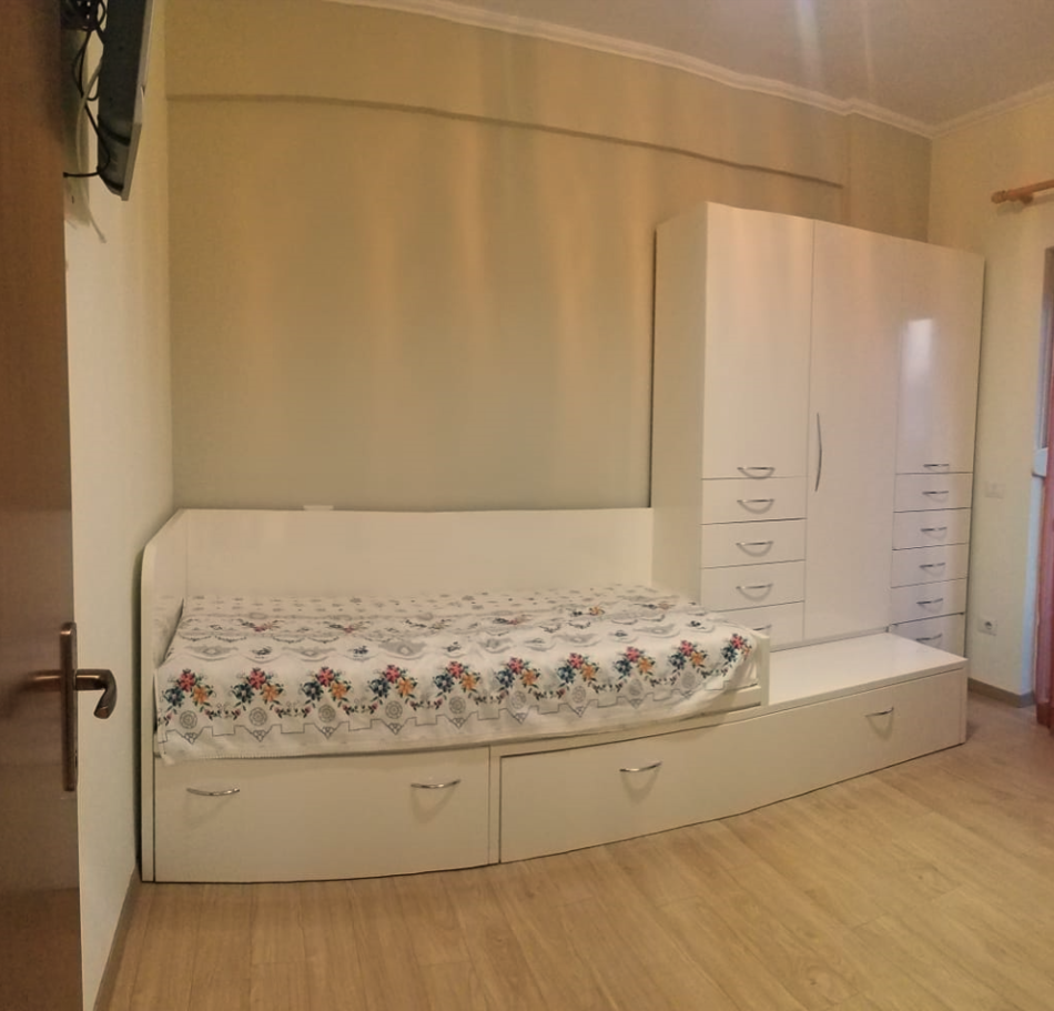 Tirane, jepet me qera apartament 2+1+Ballkon Kati 7, 100 m² 750 € (Pazari i Ri)