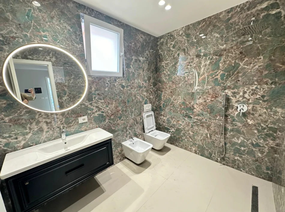 Tirane, jepet me qera Vile 3 Katshe , 420 m² 3.500 € (Vilat Gjermane)