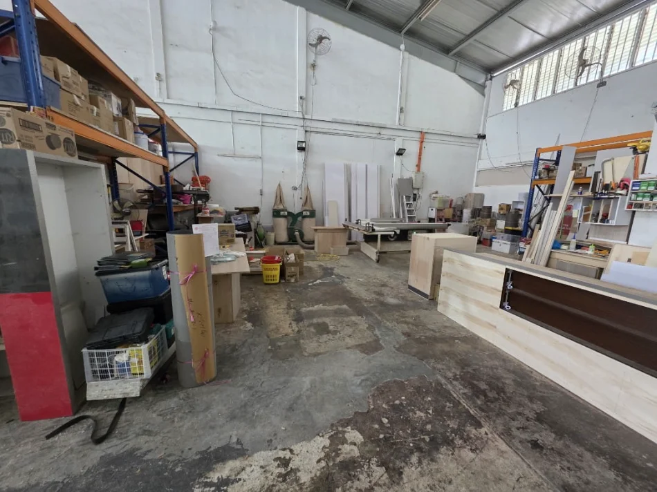 Tirane, jepet me qera magazine Kati 0, 800 m² 2.000 € (Autostrada Tirane- Durres)