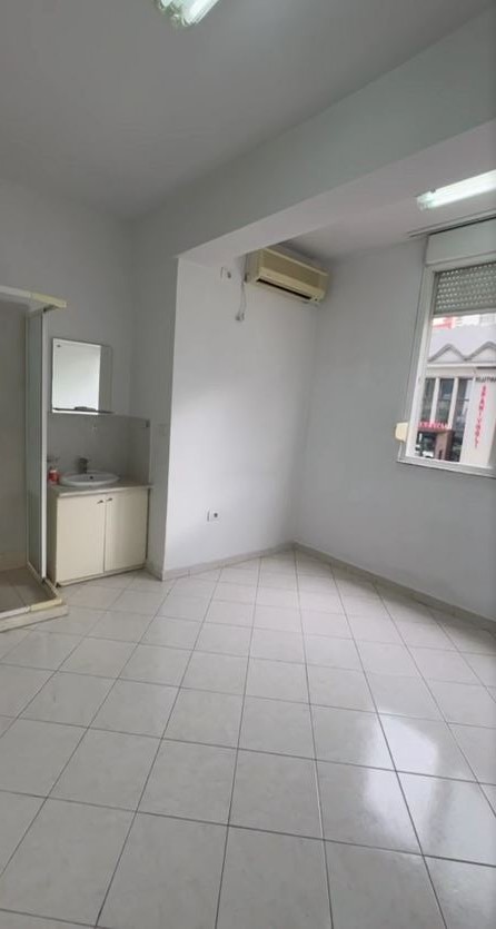 Tirane, jepet me qera zyre , 65 m² 750 € (Rruga Sami Frasheri)