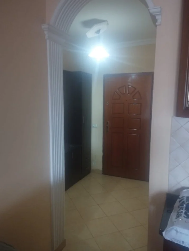 Tirane, jepet me qera apartament 2+1+Ballkon Kati 4, 90 m² 500 € (Rruga Ferit Xhajko)