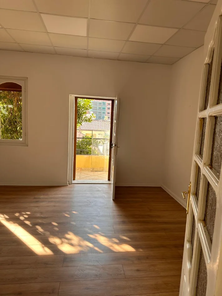 Tirane, jepet me qera aktivitet biznesi , 300 m² 1.200 € (Xhamllik)