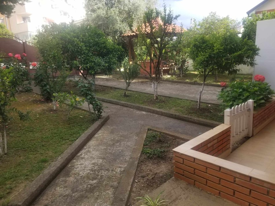 Tirane, shitet Vile 3 Katshe Kati 3, 550 m² 429.000 € (Fresku)