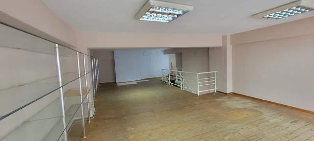 Tirane, jepet me qera ambjent biznesi Kati 0, 126 m² 1.000 Euro (Rruga Elbasanit)
