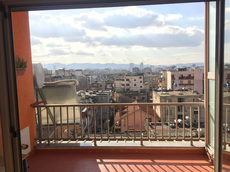 Tirane, jepet me qera apartament 1+1 Kati 6, 55 m² 500 € (Xhamlliku)