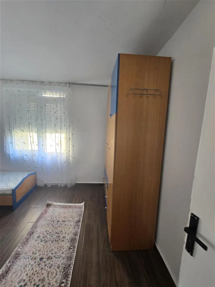 Tirane, jepet me qera apartament 1+1 Kati 2, 70 m² 450 € (Brryl prane Bar Oslo)