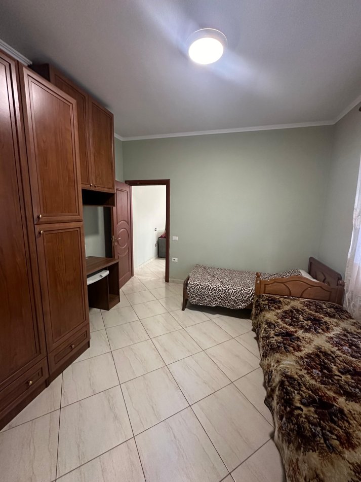 Tirane, jepet me qera shtepi 1+1 Kati 1, 65 m² 350 € (Rr. Jordan Misja te Lavazh 007)