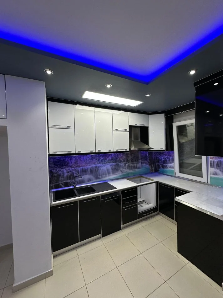 Tirane, shitet apartament 2+1 Kati 8, 90 m² 140.000 € 