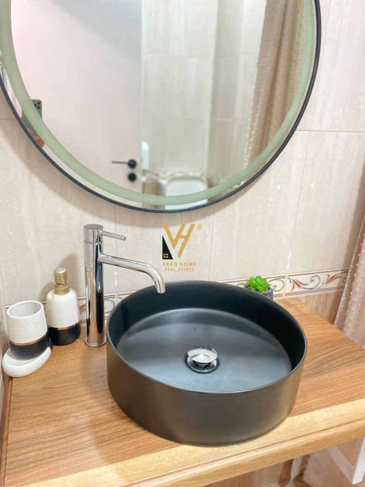 Tirane, jepet me qera apartament 2+1+Ballkon Kati 3, 65 m² 500 € (SELVIA)