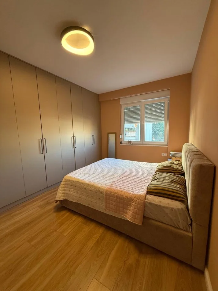 Tirane, shitet apartament 2+1 Kati 3, 105 m² 320.000 € (Rruga e Barrikadave)