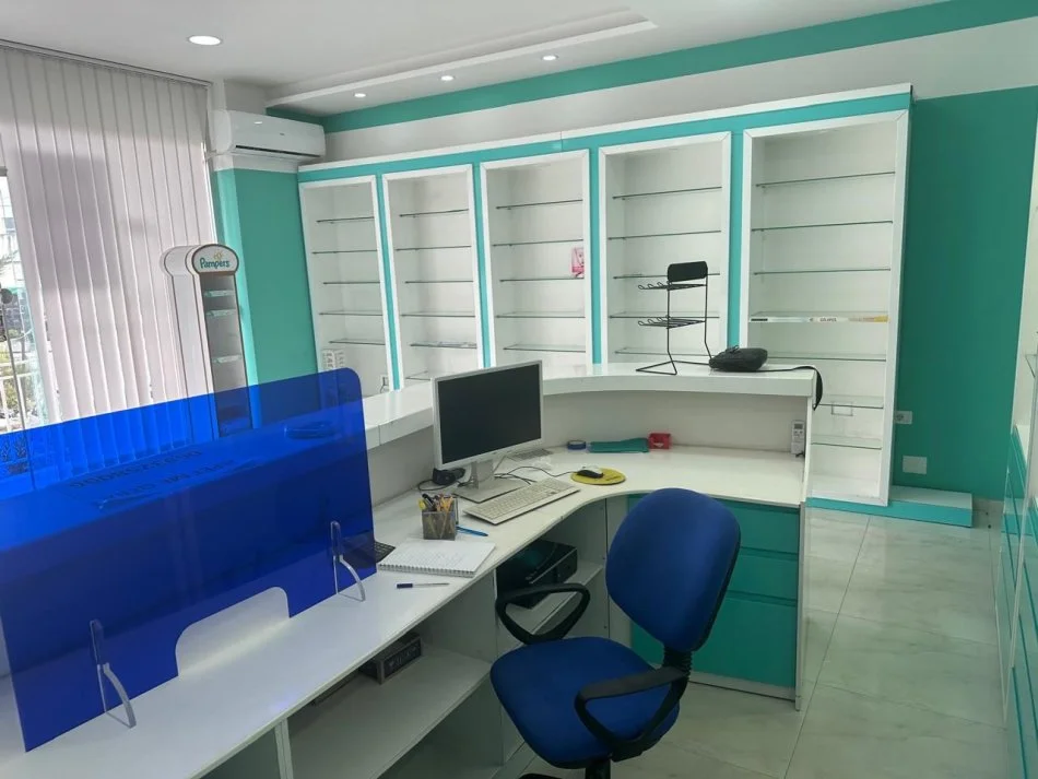Tirane, Shiten Mobilje Farmacie 400 €