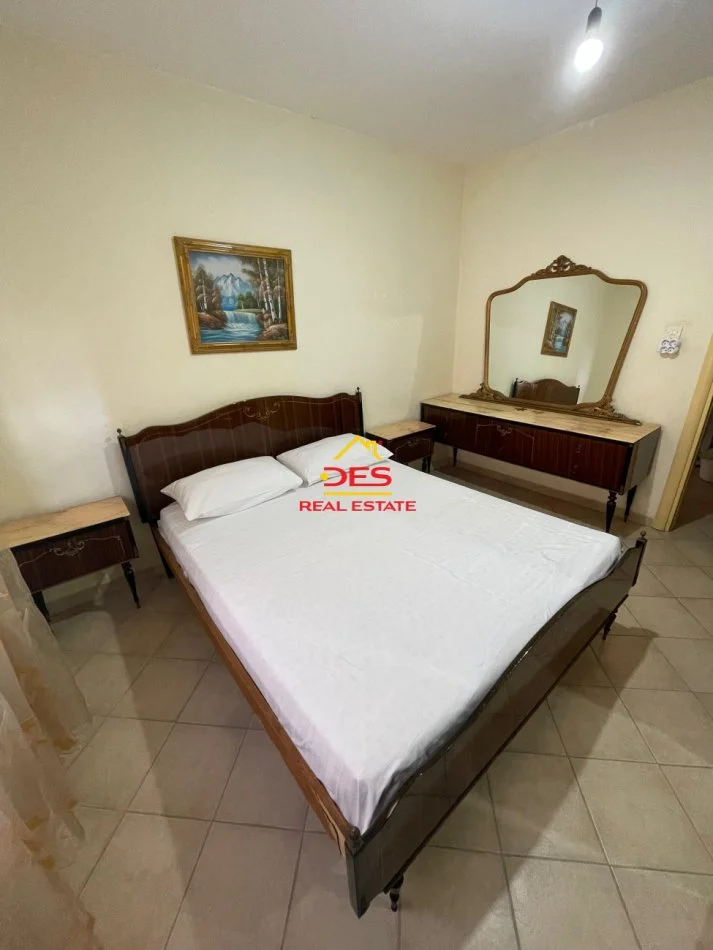 Vlore, jepet me qera apartament 2+1+Ballkon Kati 4, 55 m² 250 € (Rruga Osman Haxhiu)