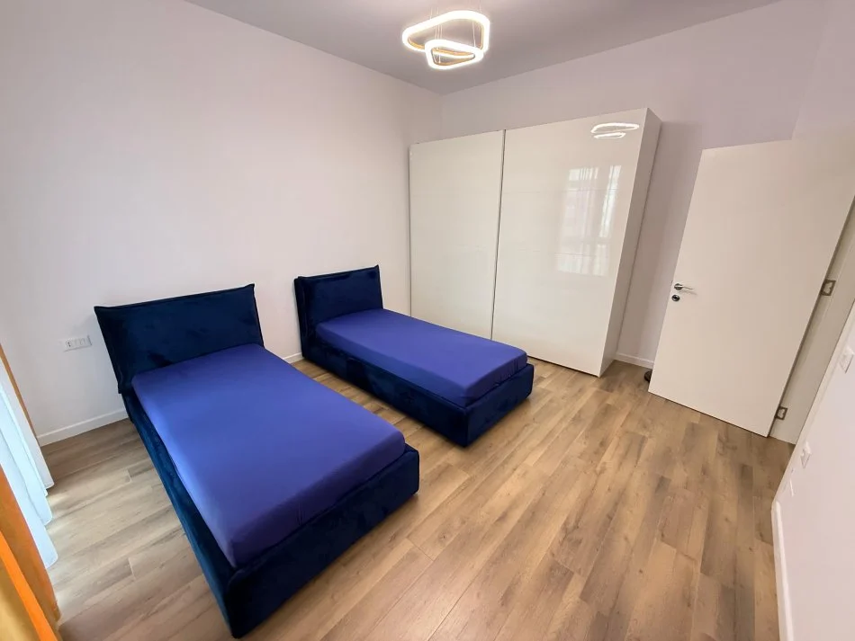 Tirane, jepet me qera apartament 2+1 Kati 8, 130 m² 1.000 € (Square 21)