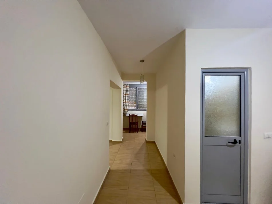 Tirane, jepet me qera apartament 1+1 Kati 2, 60 m² 390 € (Shkolla Cajupi)