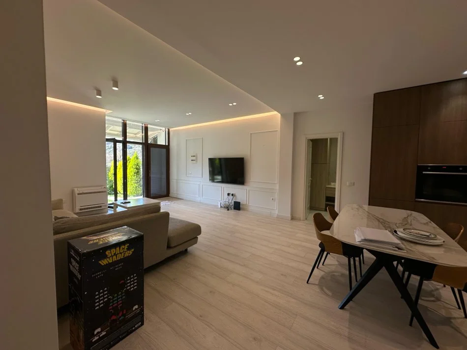 Tirane, jepet me qera apartament 2+1+Ballkon Kati 1, 120 m² 1.203 € (QIRA, APARTAMENT 2+1+2 LIQENI I THATE!)