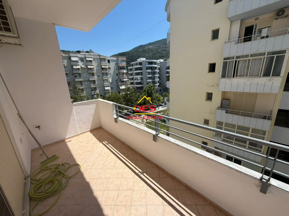 Vlore, jepet me qera apartament 1+1+Ballkon Kati 6, 70 m² 400 € (Lungomare)