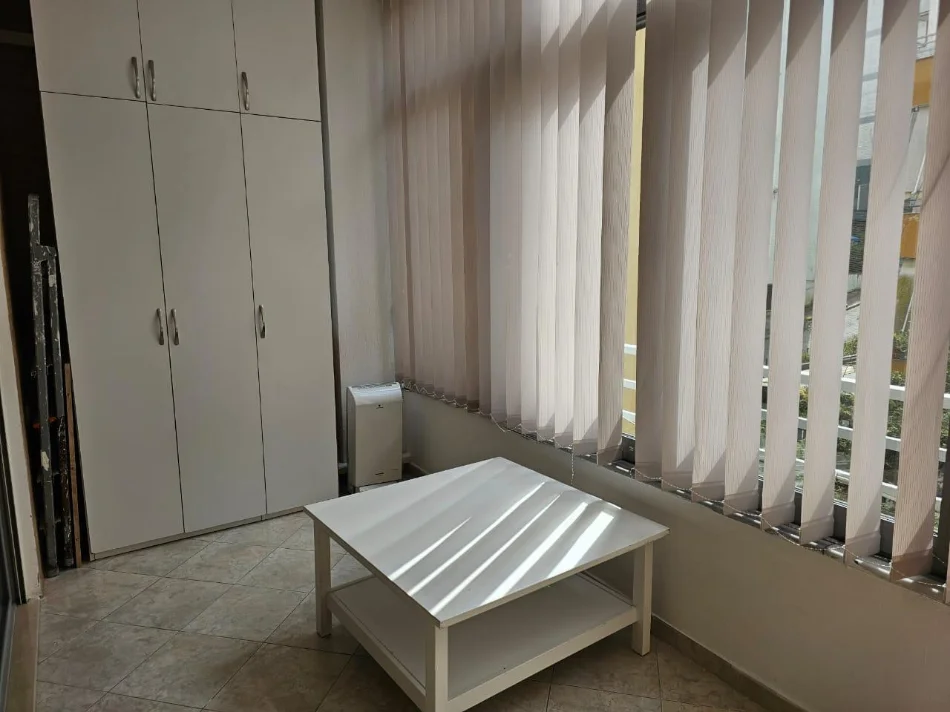 Tirane, jepet me qera apartament 2+1 Kati 3, 100 m² 800 € (Liqeni i Thate)