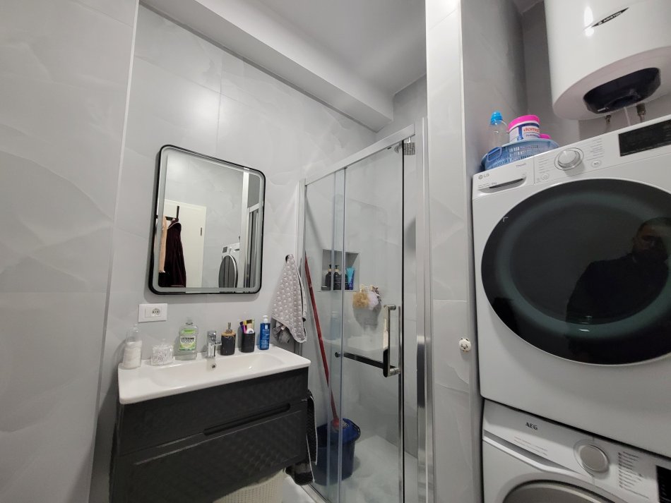 Tirane, shes apartament 2+1+Ballkon , 87 m² 