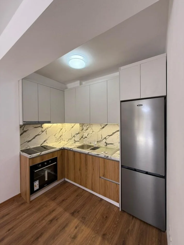 Tirane, jepet me qera apartament 1+1 Kati 2, 76 m² 600 € 