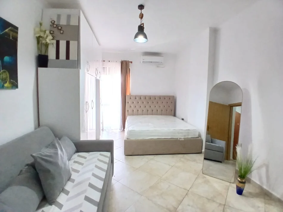 Tirane, jepet me qera garsonier Kati 3, 40 m² 500 € (Rruga e Barrikadave)