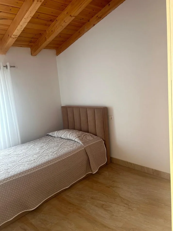 Tirane, jepet me qera apartament 2+1 Kati 4, 450 € 