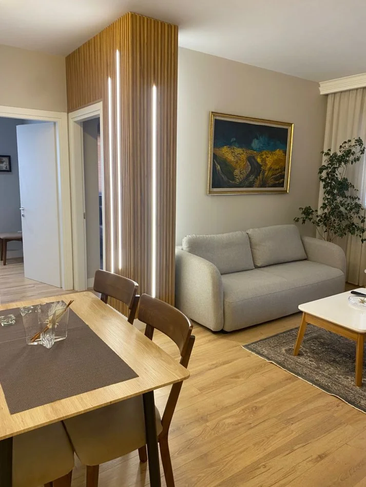 Tirane, jepet me qera apartament 2+1+Ballkon Kati 7, 85 m² 800 € 