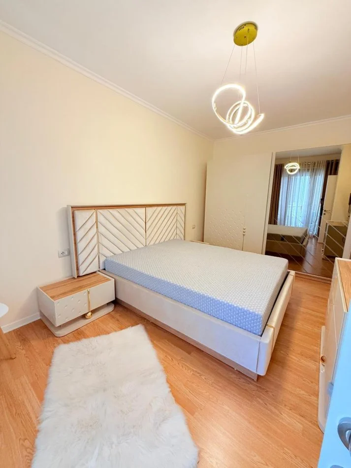 Tirane, jepet me qera apartament 2+1+Ballkon Kati 4, 100 m² 1.200 € (Rruga e kosovareve)