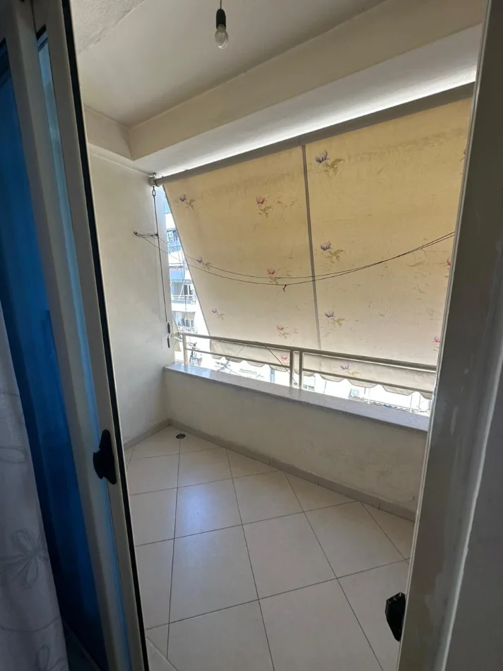 Tirane, jepet me qera apartament 1+1 Kati 5, 70 m² 420 € (Bar Oslo Astir)