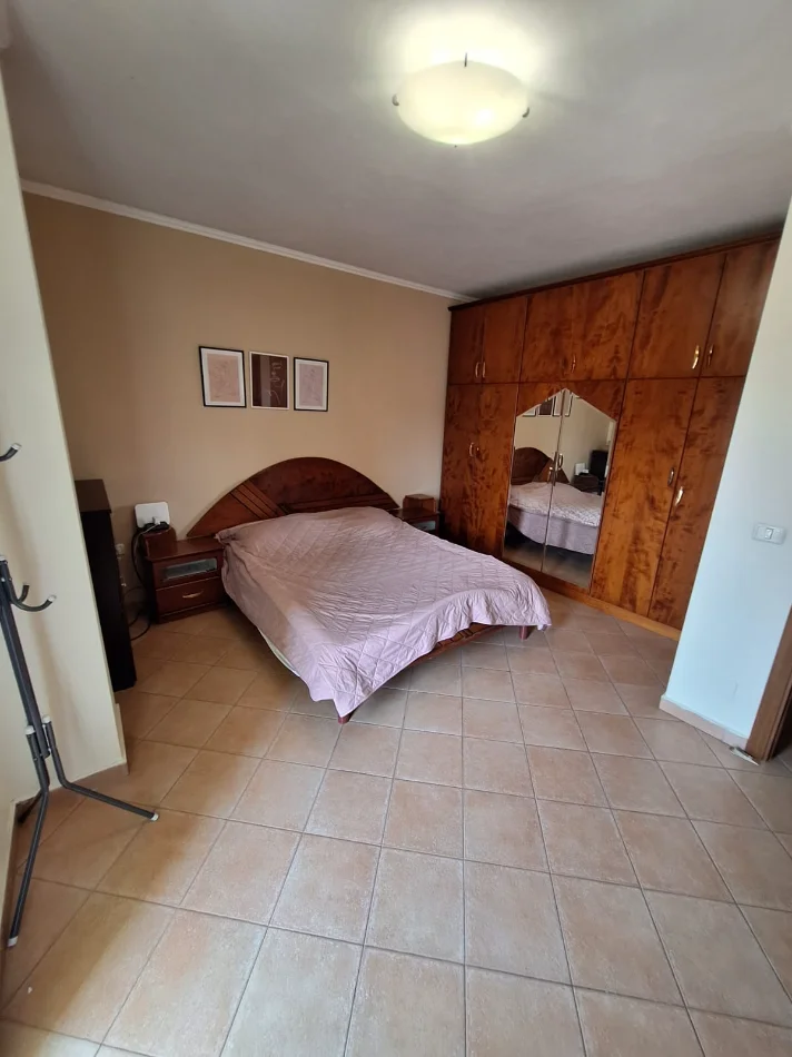 Tirane, jepet me qera apartament 1+1+Ballkon Kati 8, 85 m² 55.000 Lek(Stadiumi Dinamo)