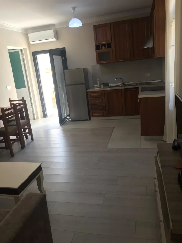 Tirane, jepet me qera shtepi 1+1 Kati 1, 70 m² 400 € (Rruga Todi Shkurti)