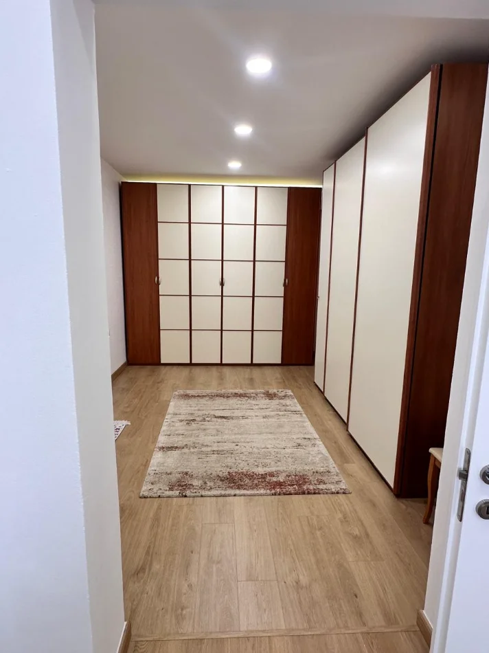 Tirane, jepet me qera apartament 2+1+Ballkon Kati 3, 80 m² 850 € (Gjimnazi Petro Nini Luarasi)