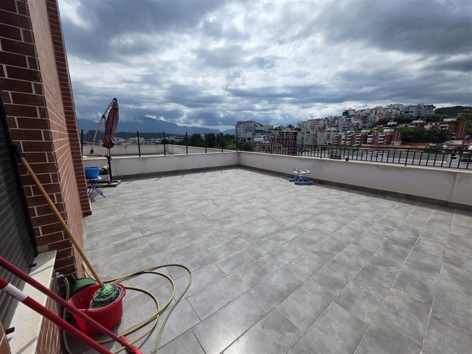 Tirane, jepet me qera apartament 2+1+Ballkon Kati 6, 136 m² 900 € (Kodra e Diellit)