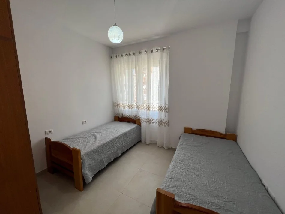 Tirane, jepet me qera apartament 2+1 Kati 3, 95 m² 600 € (Rruga 5 Maji)
