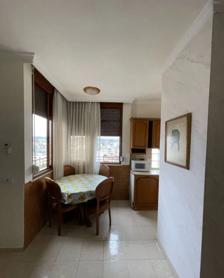 Tirane, jepet me qera apartament 2+1 Kati 8, 85 m² 700 € (RRUGA E ELBASANIT,PRANE NJESISE BASHKIAKE NR 2)