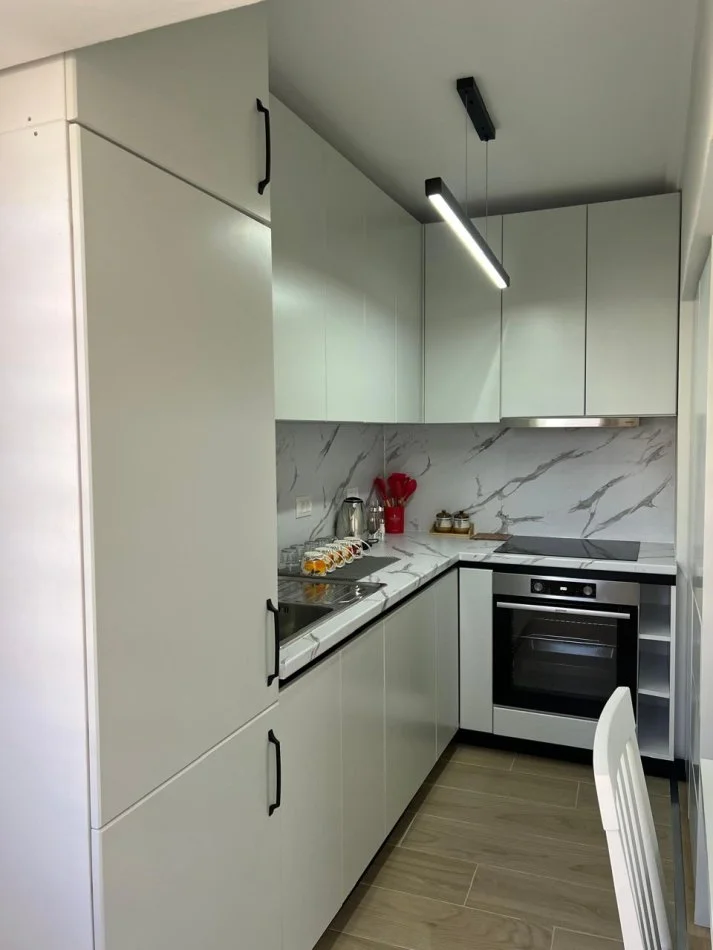Tirane, jepet me qera apartament 2+1+Ballkon Kati 3, 87 m² 750 € (STADIUMI DINAMO)