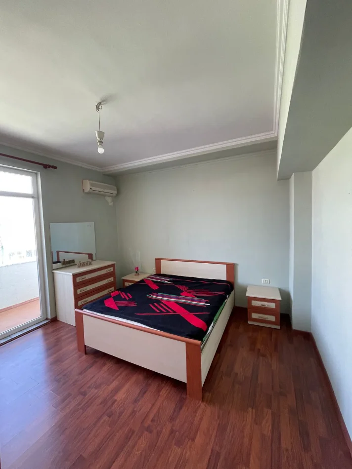 Tirane, jepet me qera apartament 2+1 Kati 8, 850 € 