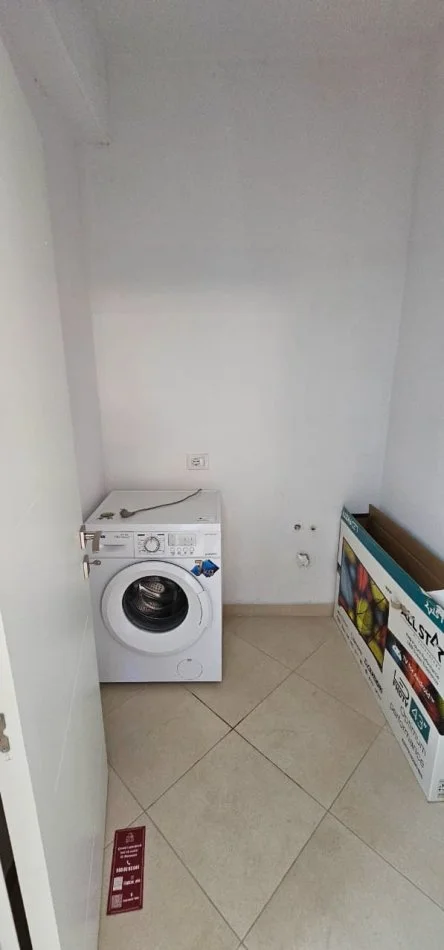 Tirane, jepet me qera 3+1+Ballkon Kati 8, 120 m² 600 € 