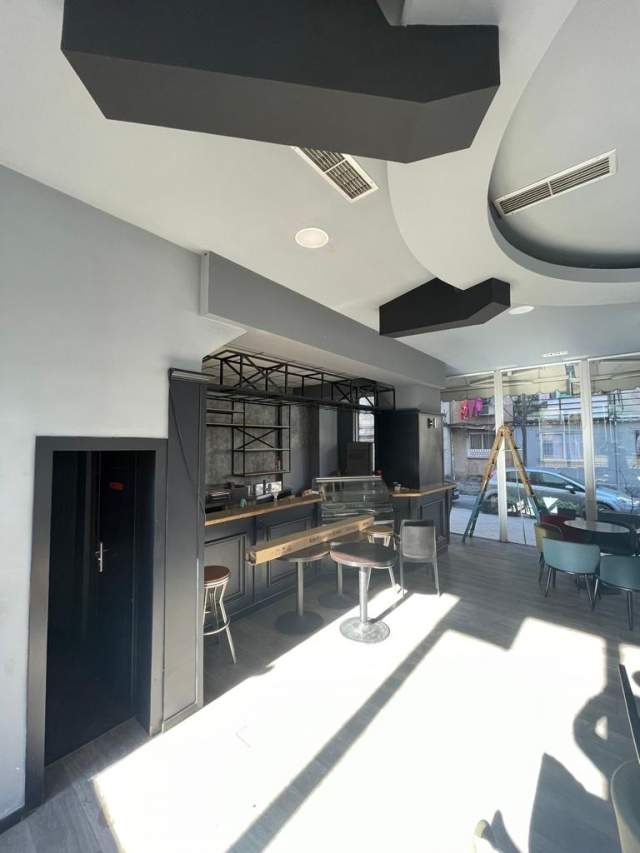 Tirane, jepet me qera lokal Kati 0, 200 m² 1.000  (Bulevardi Bajram Curri)