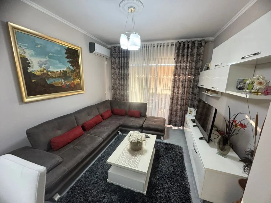 Tirane, shitet apartament 1+1+Ballkon Kati 6, 63 m² 93.000 € (Bulevardi Migjeni)