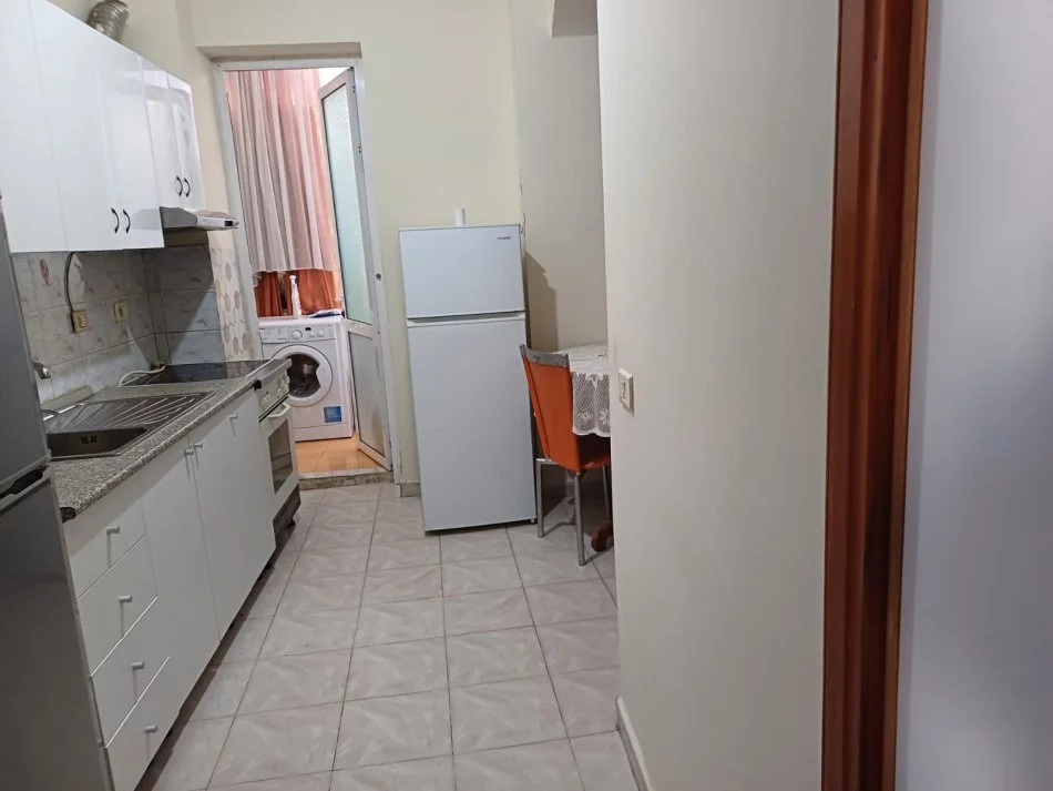 Tirane, jepet me qera 1+1 Kati 2, 35 m² 350 € (Njazi Demi)