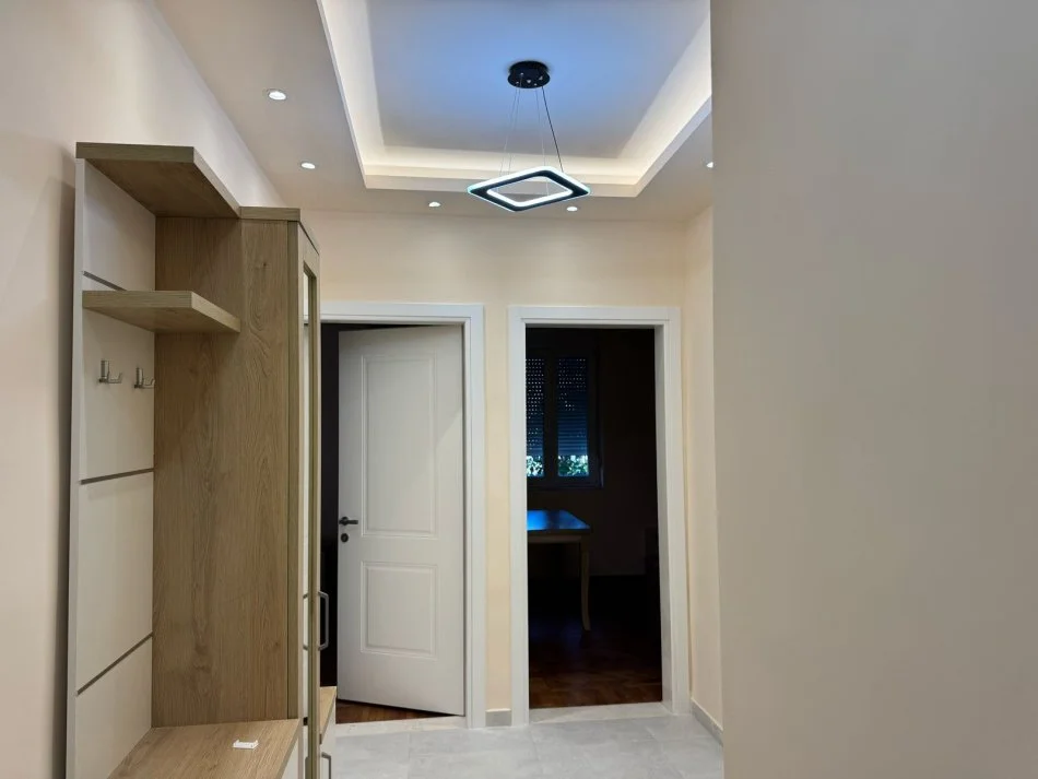 Tirane, jepet me qera apartament 2+1 Kati 3, 74 m² 600 € (rruga e dibres)