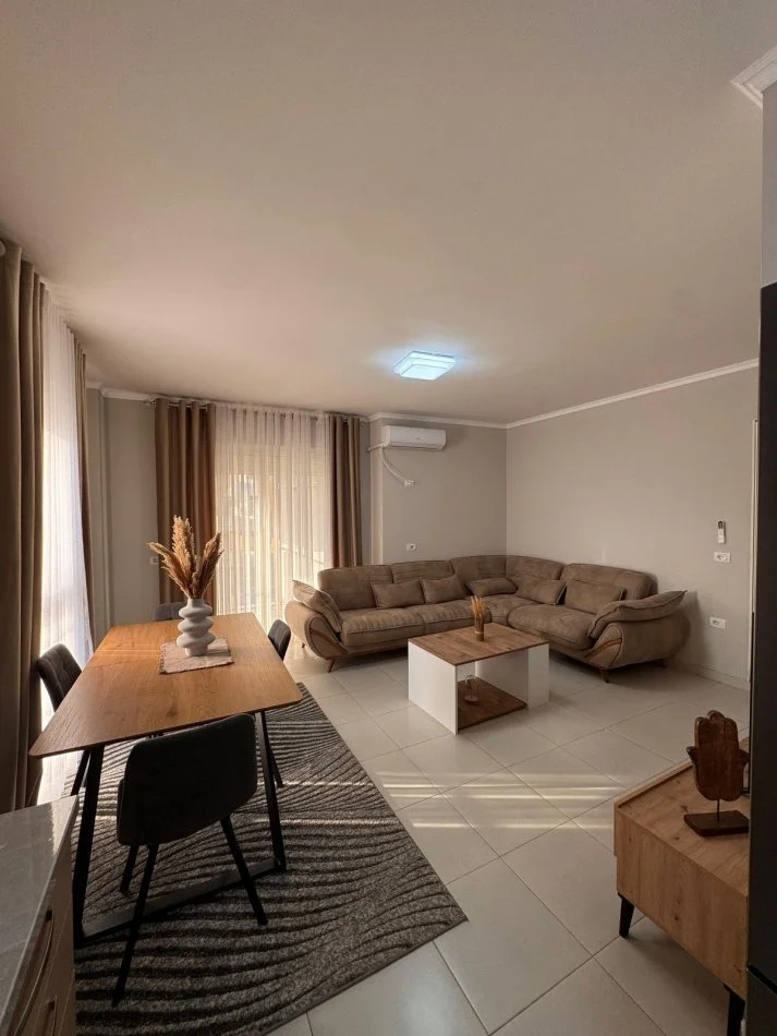 Tirane, jepet me qera apartament 2+1+Ballkon Kati 5, 100 m² 750 € (rruga Mine Peza)