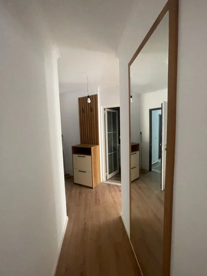 Tirane, jepet me qera apartament 1+1 Kati 2, 50 m² 600 € (Rr Mine Peza)