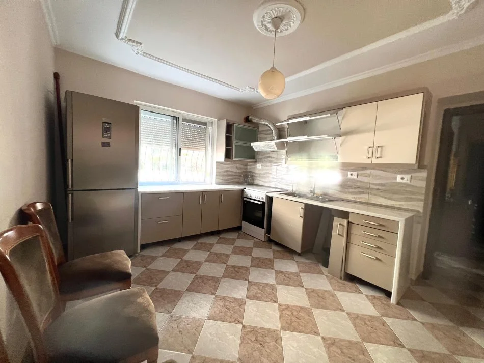 Tirane, shitet apartament 4+1+Ballkon Kati 2, 110 m² 250.000 € (Rruga Margarita Tutulani)