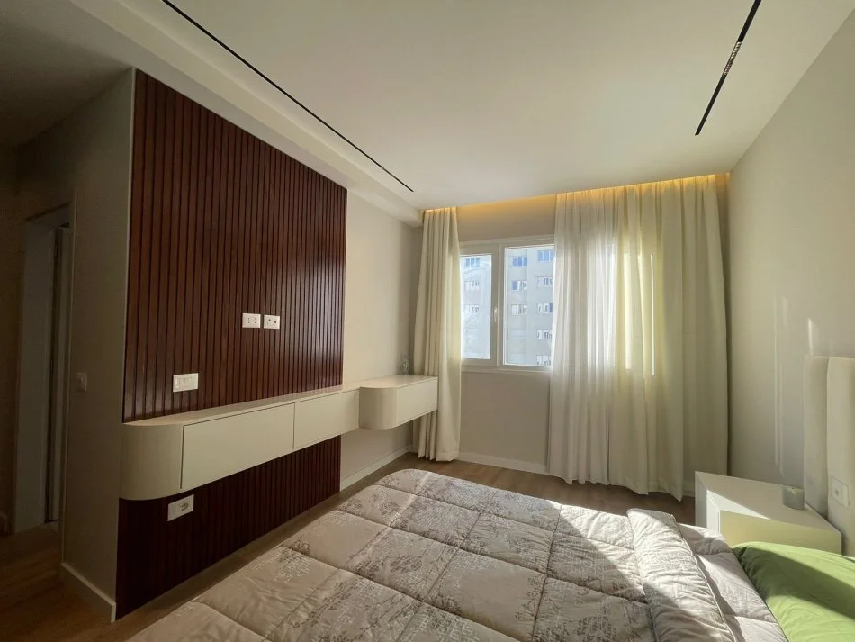 Tirane, jepet me qera apartament 2+1+Ballkon Kati 6, 105 m² 900 € (Riverside Residence Astir)