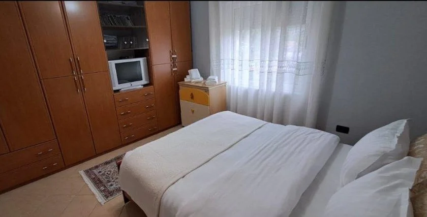 Tirane, jepet me qera apartament 1+1 Kati 2, 60 m² 350 € (Mullet)