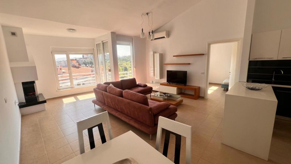 Tirane, jepet me qera apartament 2+1 Kati 4, 100 m² 650 € (Rezidenca Kodra e Diellit 1)