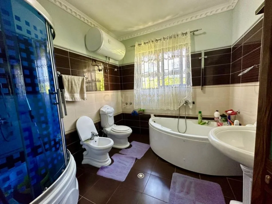 Tirane, shitet 3 Katshe Kati 1, 500 m² 450.000 € (Fushe Mezez)